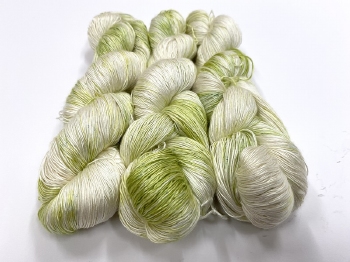 Powdersoft silk  color 2025  grass imprint