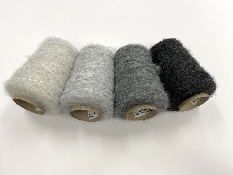 dirty mama mohair  +-1 kilo color soft greyish