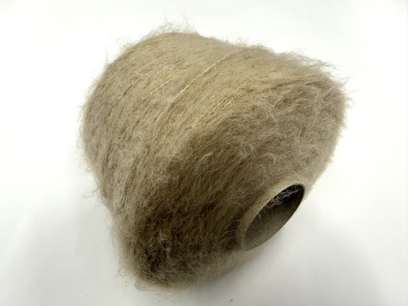 dirty mama mohair  +-1 kilo color soft taupette