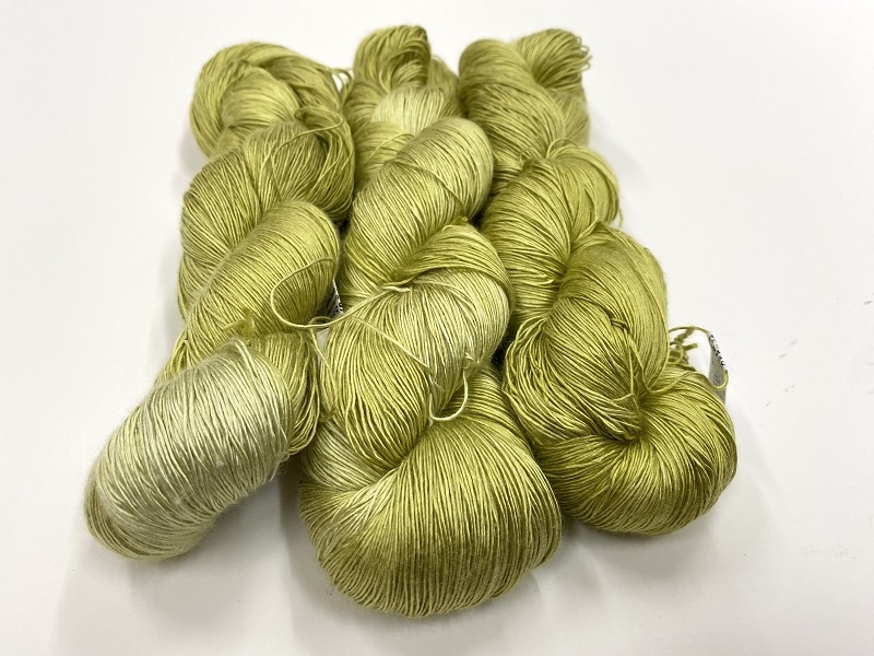 Powdersoft soie  color 2025  feulle green