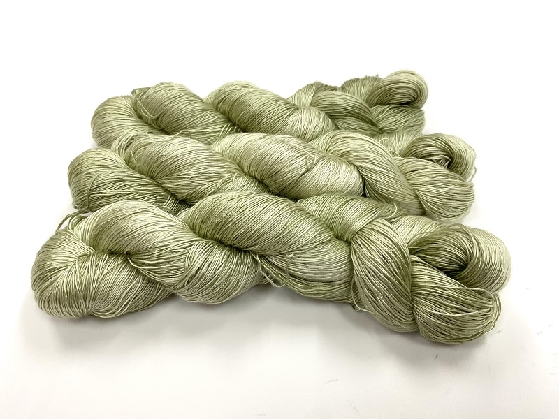 Powdersoft soie  color 2025 soft soft sage green