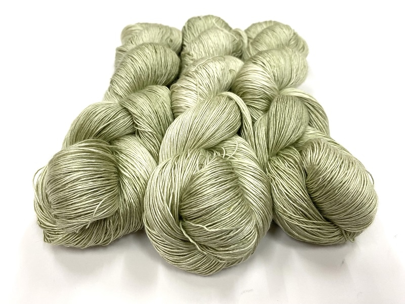 Powdersoft soie  color 2025 soft soft sage green