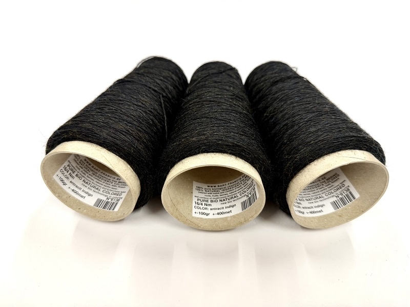 pure bio natural colored wool  no chemicals no rubish used  color antraciet indigo