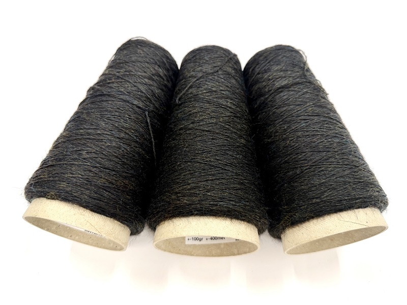 pure bio natural colored wool  no chemicals no rubish used  color antraciet indigo