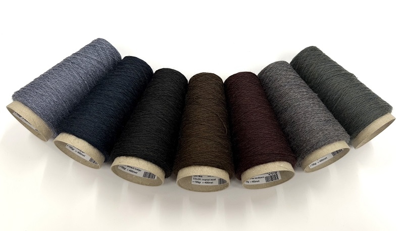 pure bio natural colored wool  no chemicals no rubish used  color antraciet indigo
