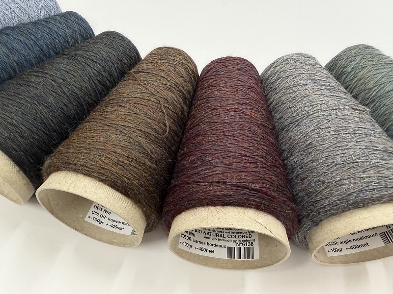 pure bio natural colored wool  no chemicals no rubish used  color antraciet indigo