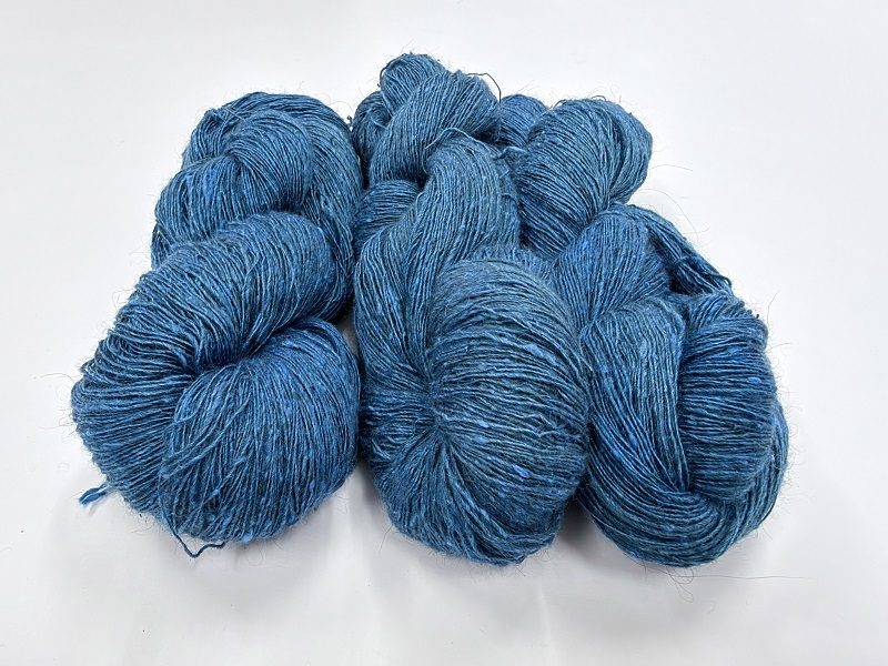 silk qiviut melange of 14 to 16 micron qiviut 700met special edition color intens ultramarin